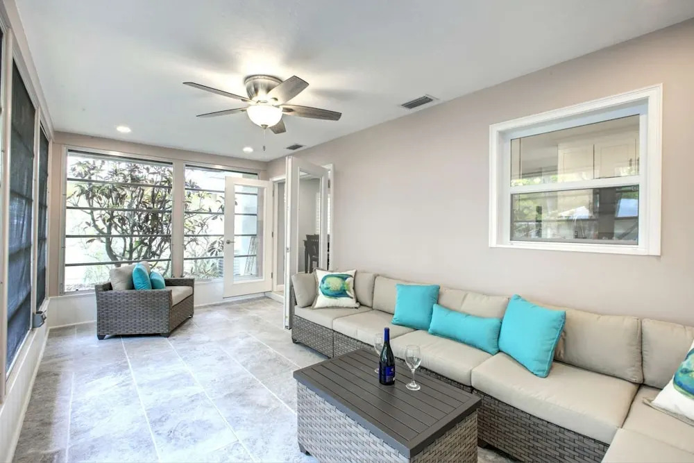 Moonmist Gorgeously Renovated Courtyard