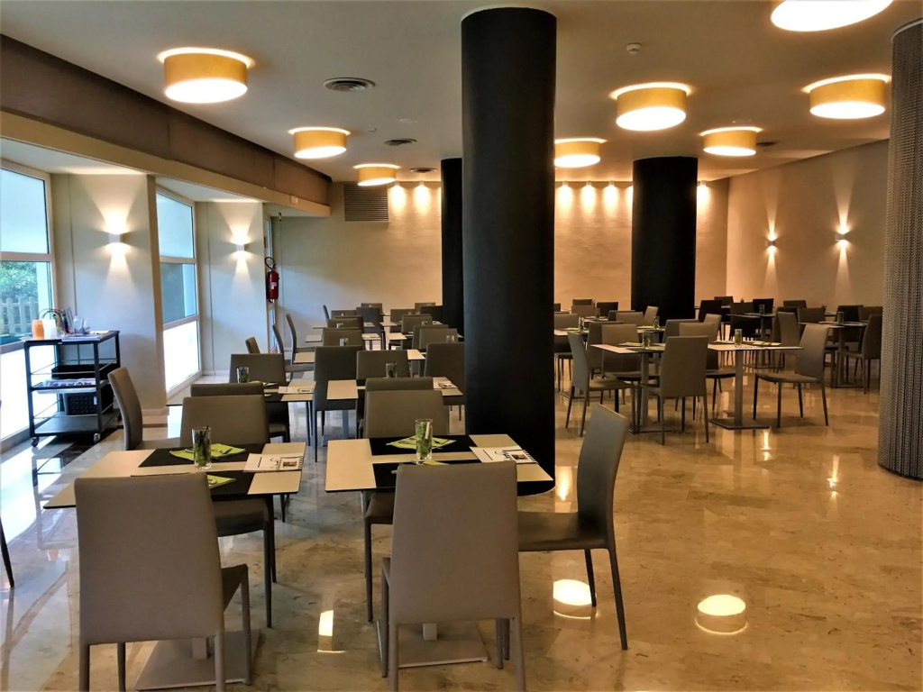 International Beach Hotel