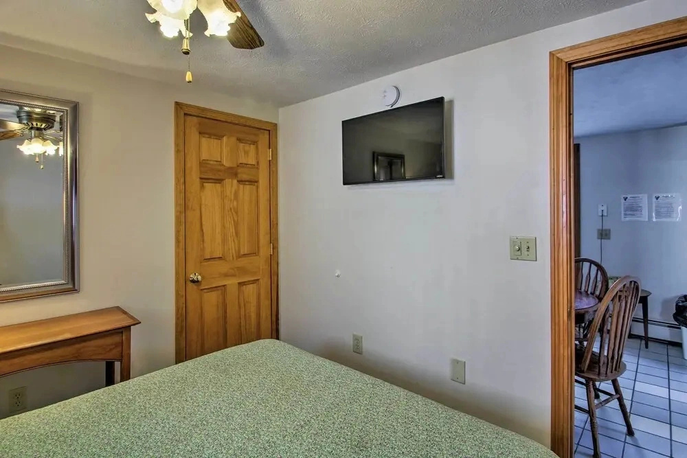 Apt. Walking Distance to OOB Pier & Saco Bay