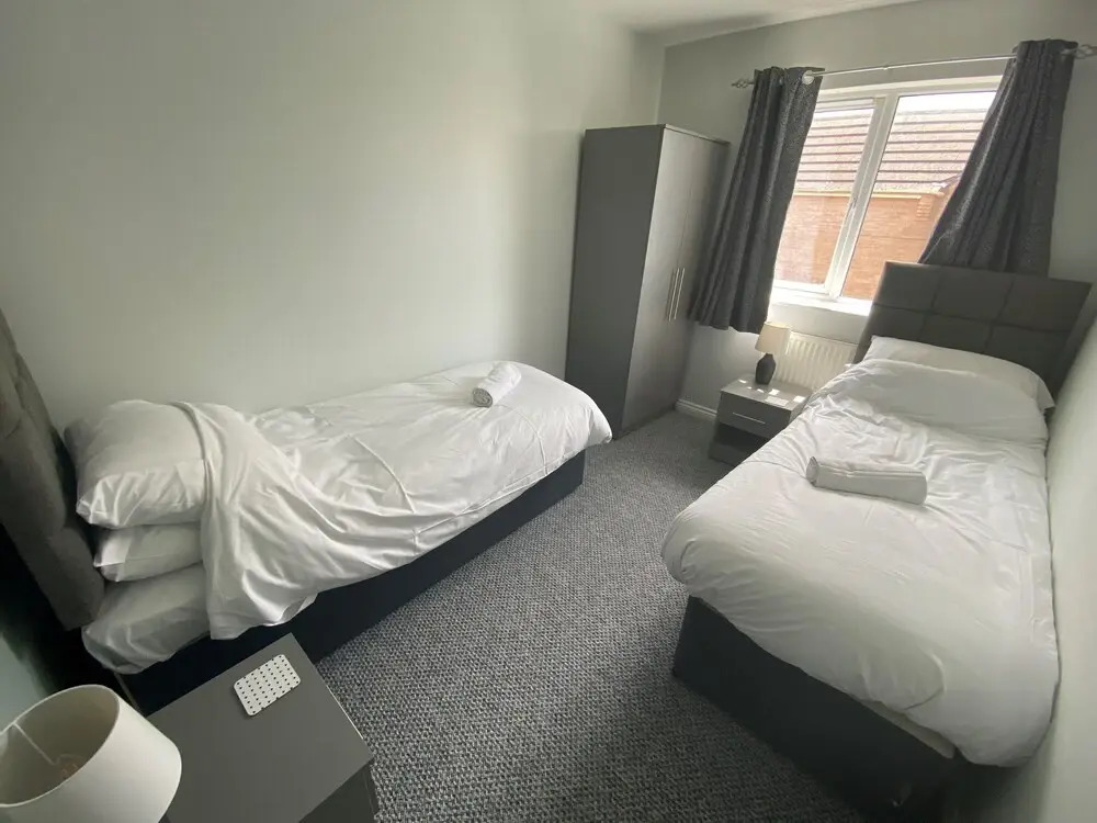 Oakley Vale House and Garden! Free Private Parking, TV, Fully Equipped