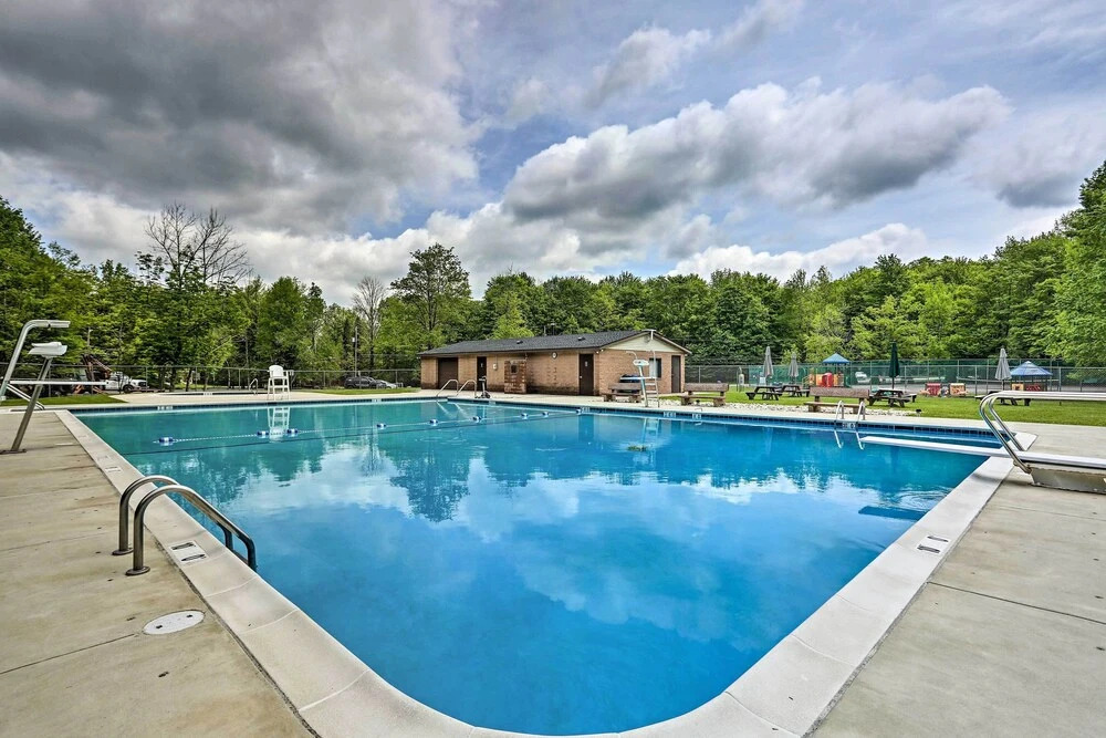 Huge Deck: Stunning Pocono Lake Vacation Rental!