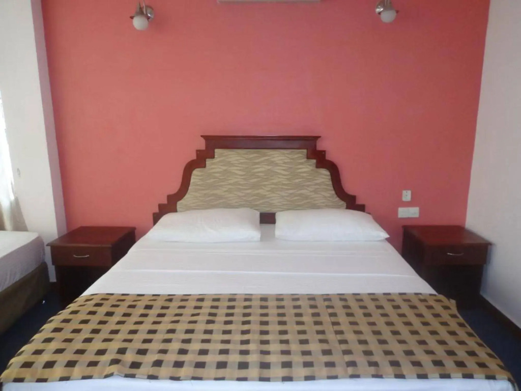 Elepath Lodge Pinnawala