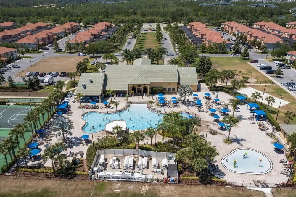 Beautiful Townhome Near Disney