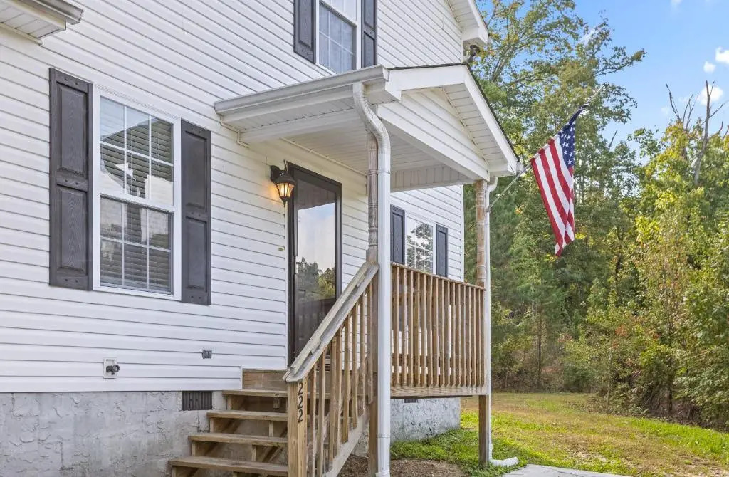The Elmwood Farmhouse- 10 Mins to Downtown Chattanooga