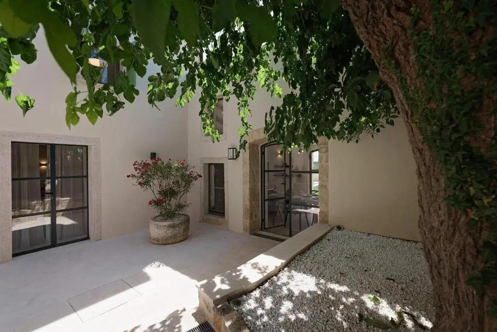 Villa Santina by Briskva