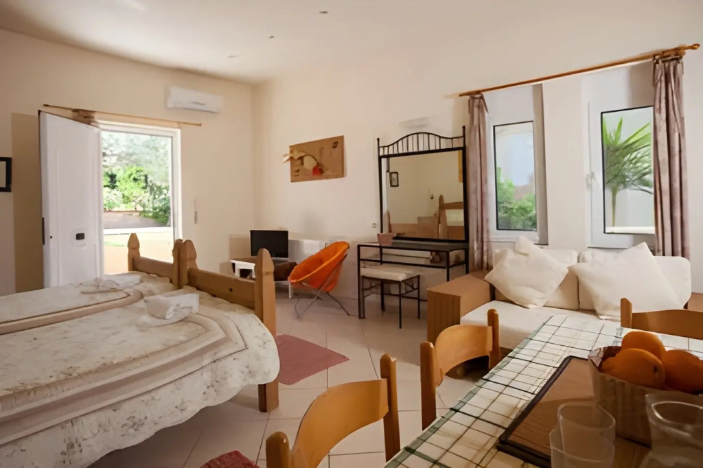 Nea Kydonia suites and studios