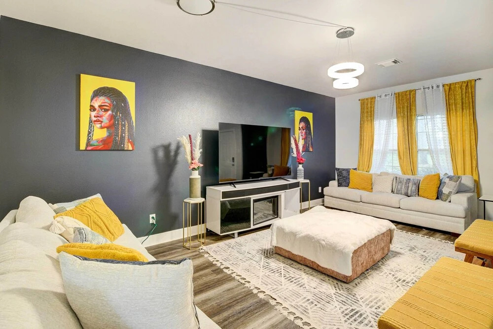 Houston Stay 7 Mi to NRG: Luxe + Group Friendly