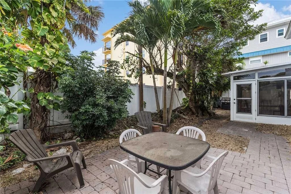 Seahorse 3, 3 Bedrooms, Sleeps 8, Pet Friendly, Heated Pool
