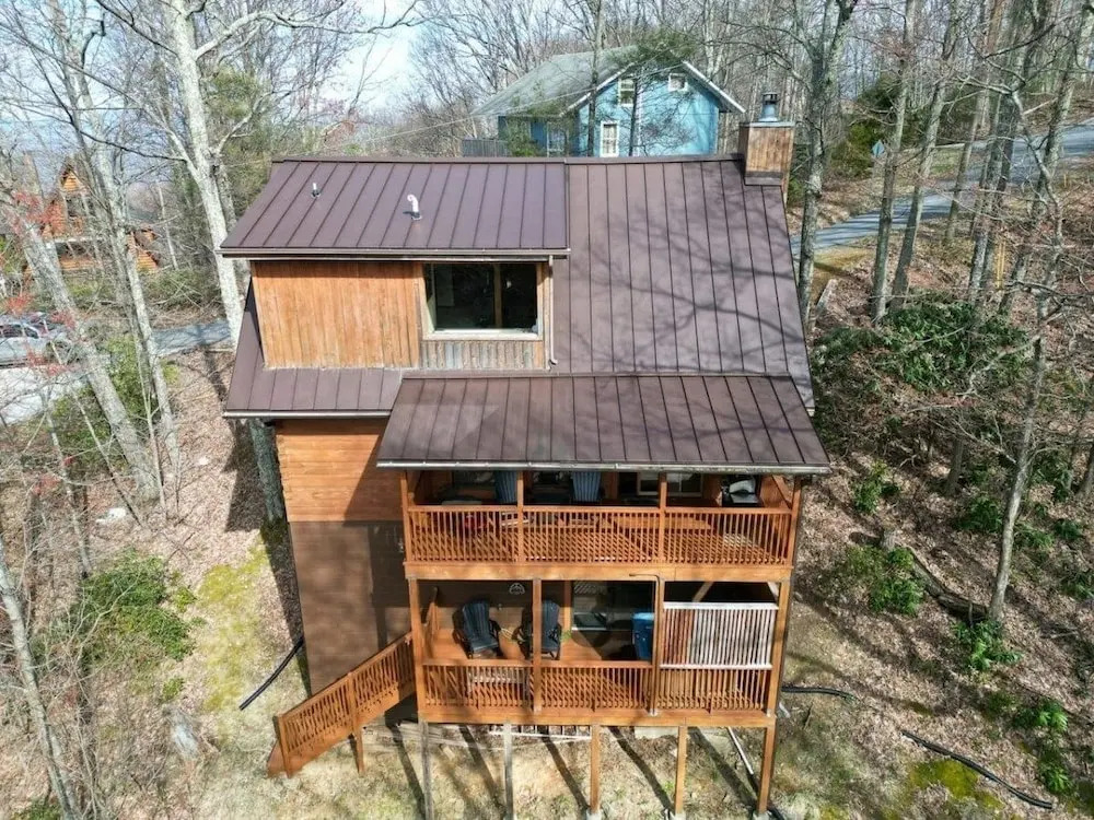 Cherokee Winds 2 Bedroom Cabin by RedAwning