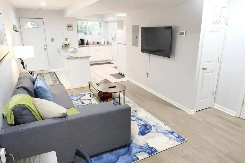 Trendy Apt in Bloomingdale - Parking