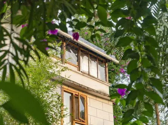 Emei Bamboo Hills Private Hot Spring Hostel