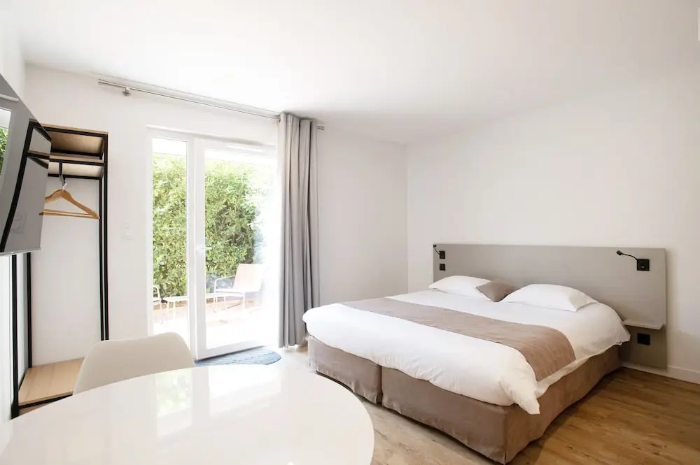 LOGIS LES CEPAGES / RESTAURANT LE RAISIN