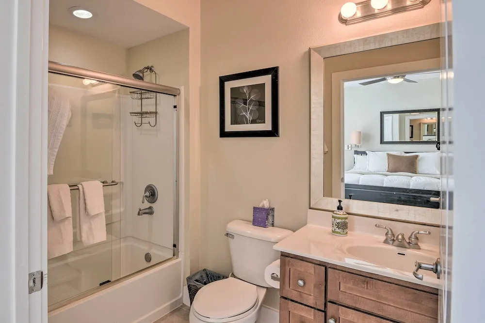 Gulf View + Beach Access: Galveston Resort Condo!