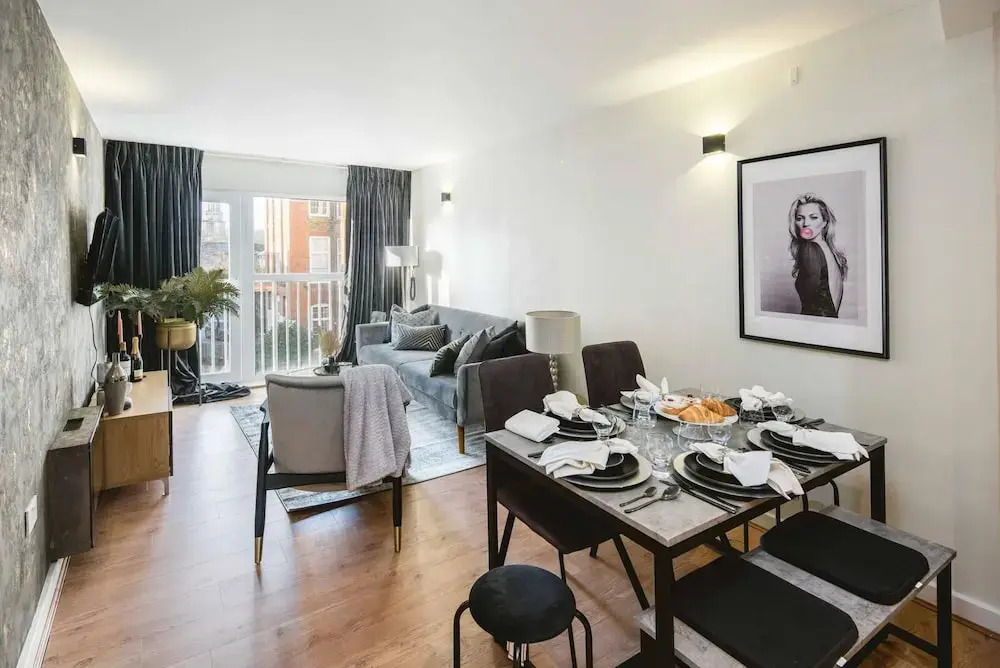 Luxe Living in a 2-bedroom Canary Wharf Haven