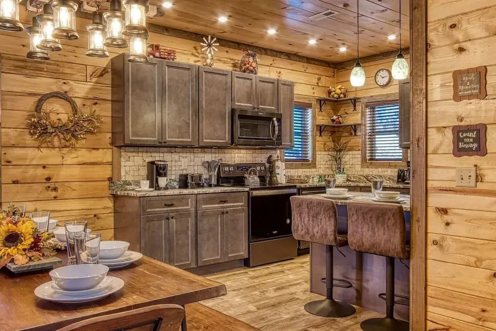 ERN822 - Smoky Oasis - Great Location, Private Indoor Heated Pool! cabin