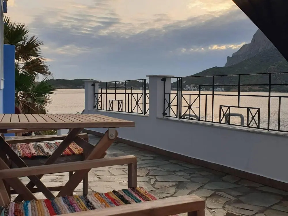 Beachside Retreat - Sleeps 4, Terrace & Views