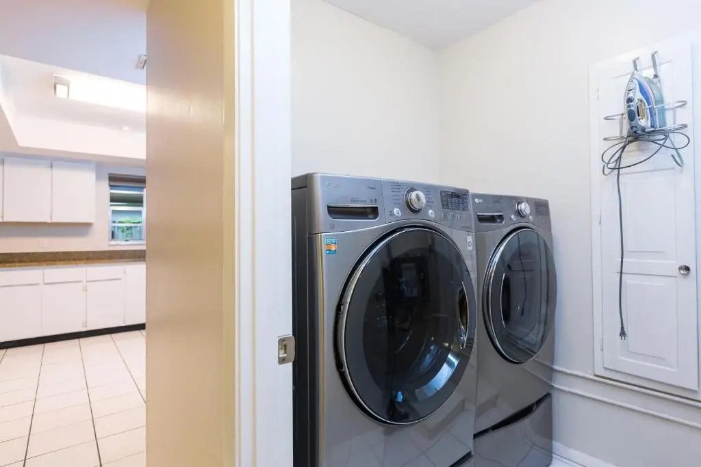 Crescent Street 1138 A, pet-friendly, 2 bedrooms, Pool, Walk to the beach