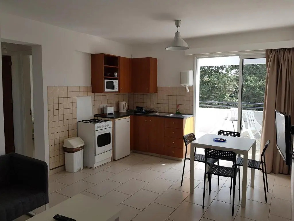 Valentinos Court