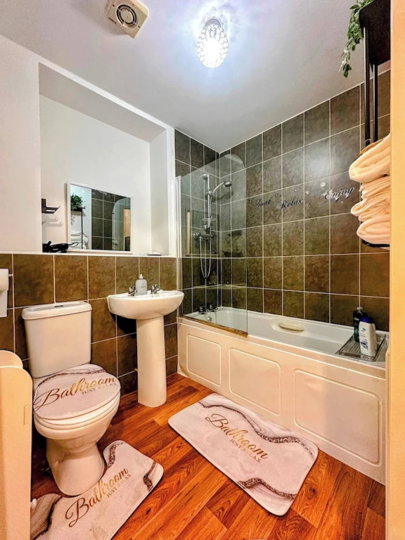 Contractor-friendly 2BR Gem Wi-fi & Free Parking