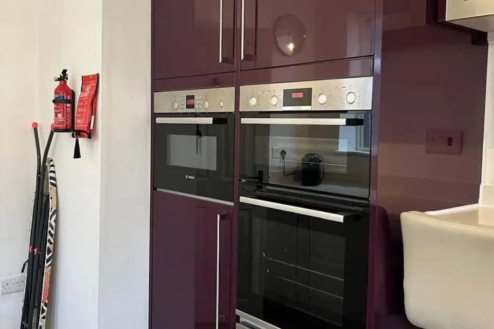 Free Parking/wifi, 3 Beds Sleep 6 Near Uni & Town!