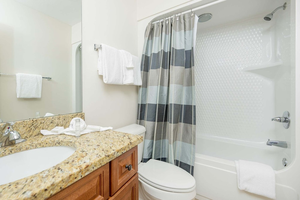 The Oasis 1710 Formerly Phoenix West Ii 1710 3 Bedroom Condo