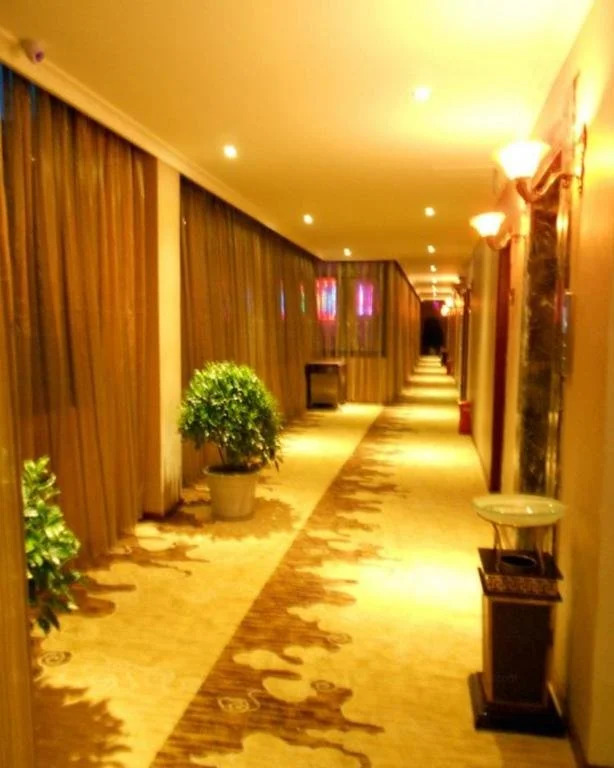Linzhi Huarui Hotel