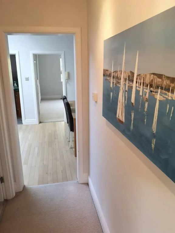 Spacious and Homely 3 Bedroom Clifton Flat