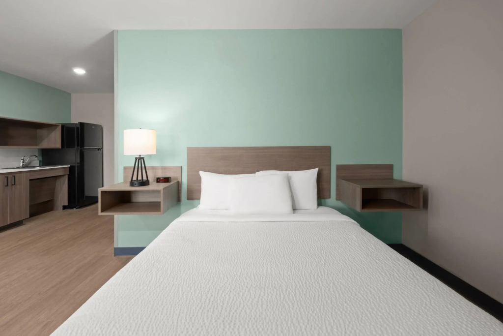 ECHO Suites Extended Stay by Wyndham Johnson City Medical CR