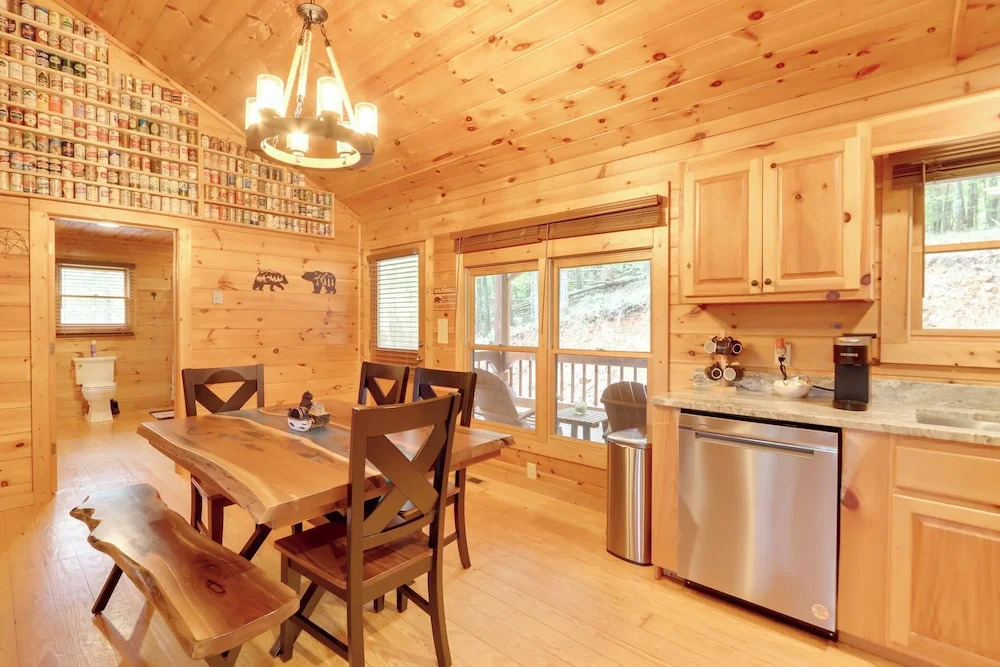 Cottage w/ Hot Tub: 3 Mi to Downtown Blue Ridge!