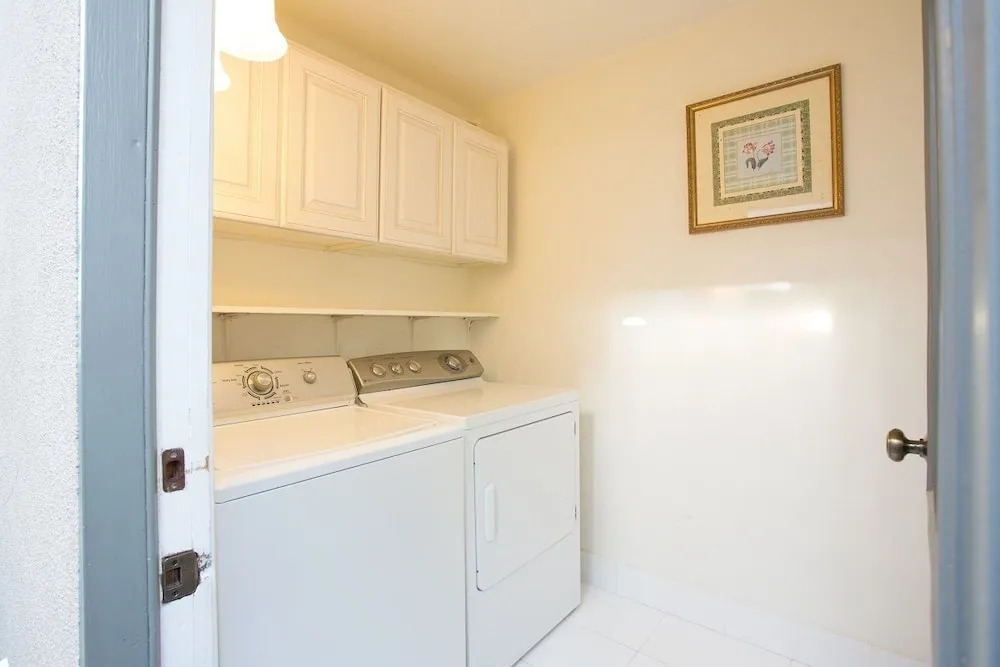 128 39th ABC 5 Bedrooms 3 Bathrooms Villa