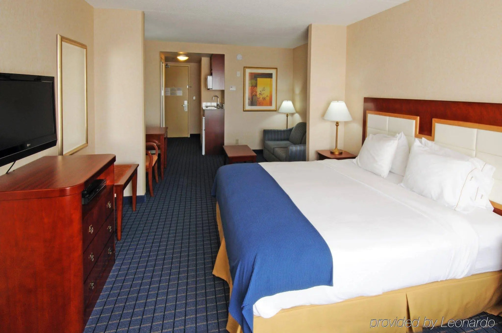 Holiday Inn Express & Suites - Belleville by IHG