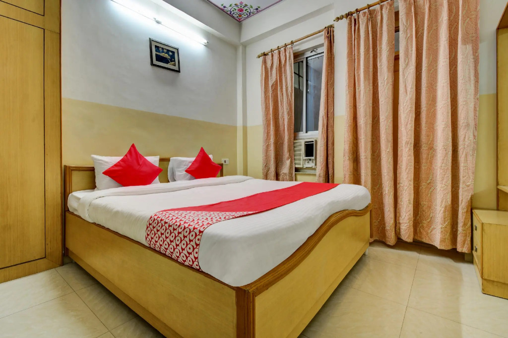 OYO Flagship 18321 Hotel Royal Sanj