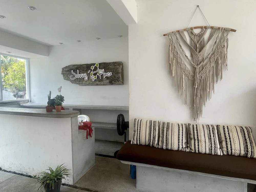 Johnnys Place Hotel