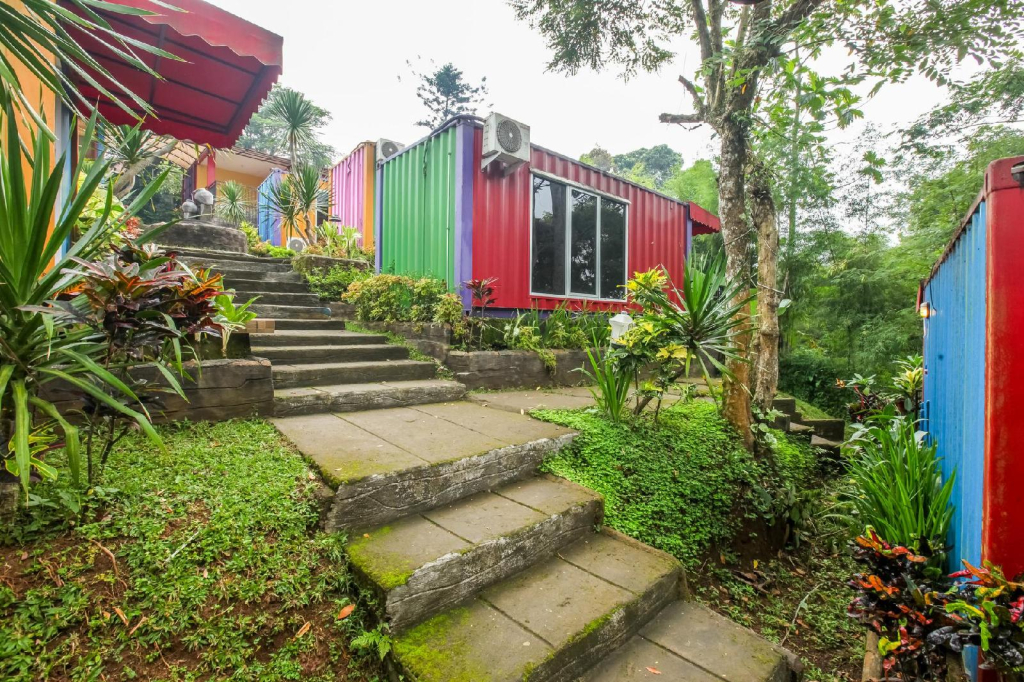 Hotel Container Inn Puncak Mitra RedDoorz