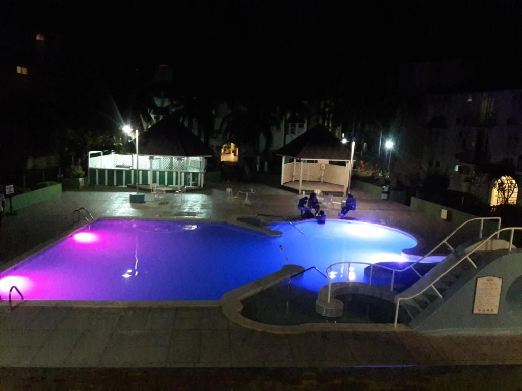 Cool's 1 bedroom Beach & Garden View