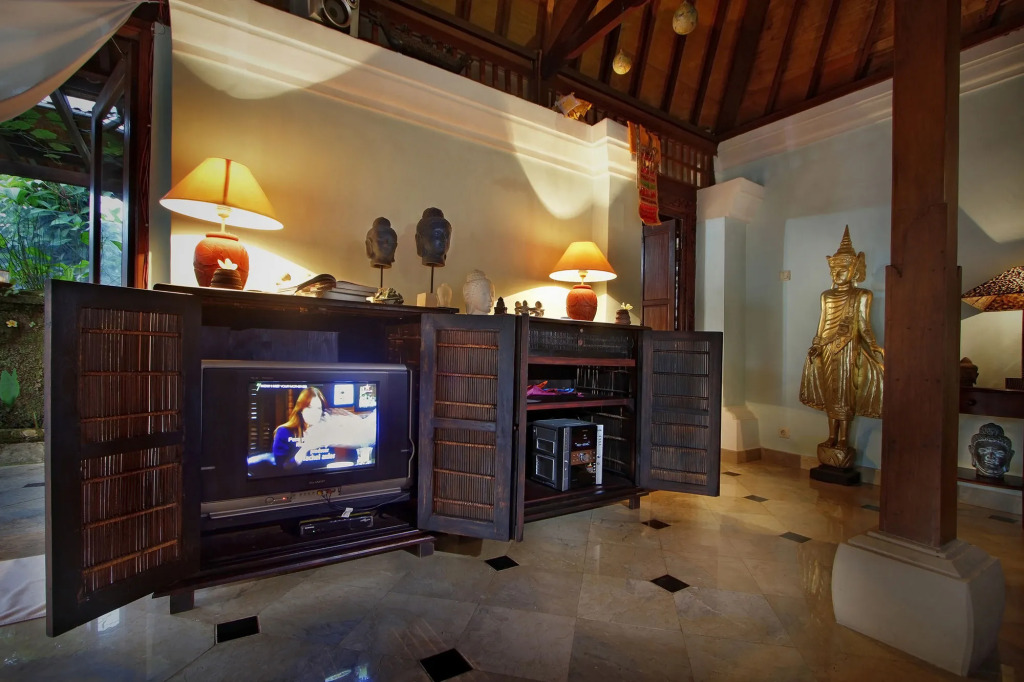 The Mahogany Villa