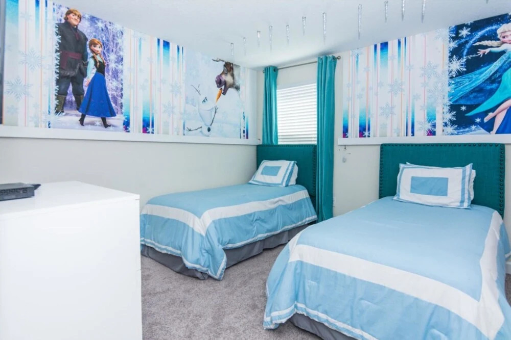 Gorgeous Home with Pool and Game Room CG1680