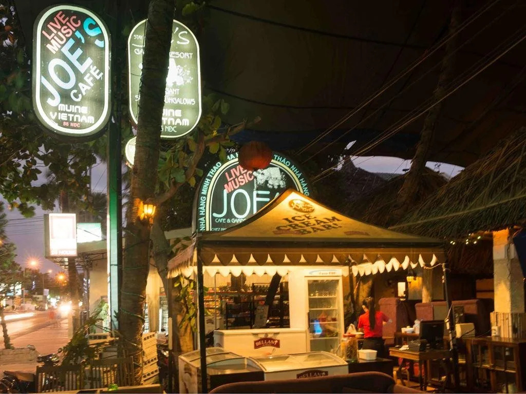Joes Cafe & Garden Resort