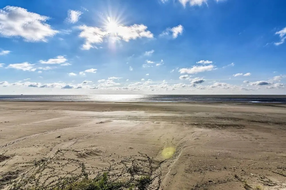 Steps to Beach & Seawall! Galveston Condo w/ Pool