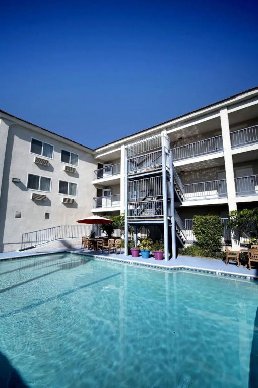 Brookhurst Plaza Inn