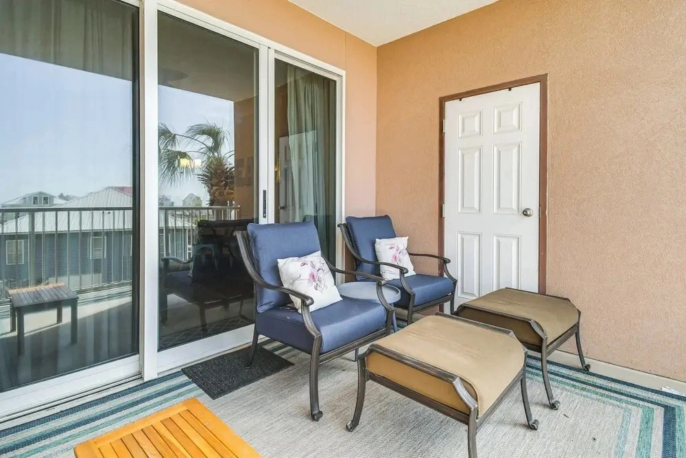Gulf Shores Condo w/ Balcony: 2 Mi to Fort Morgan