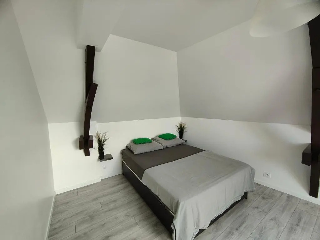 Les Lofts De Provins: Apt 4