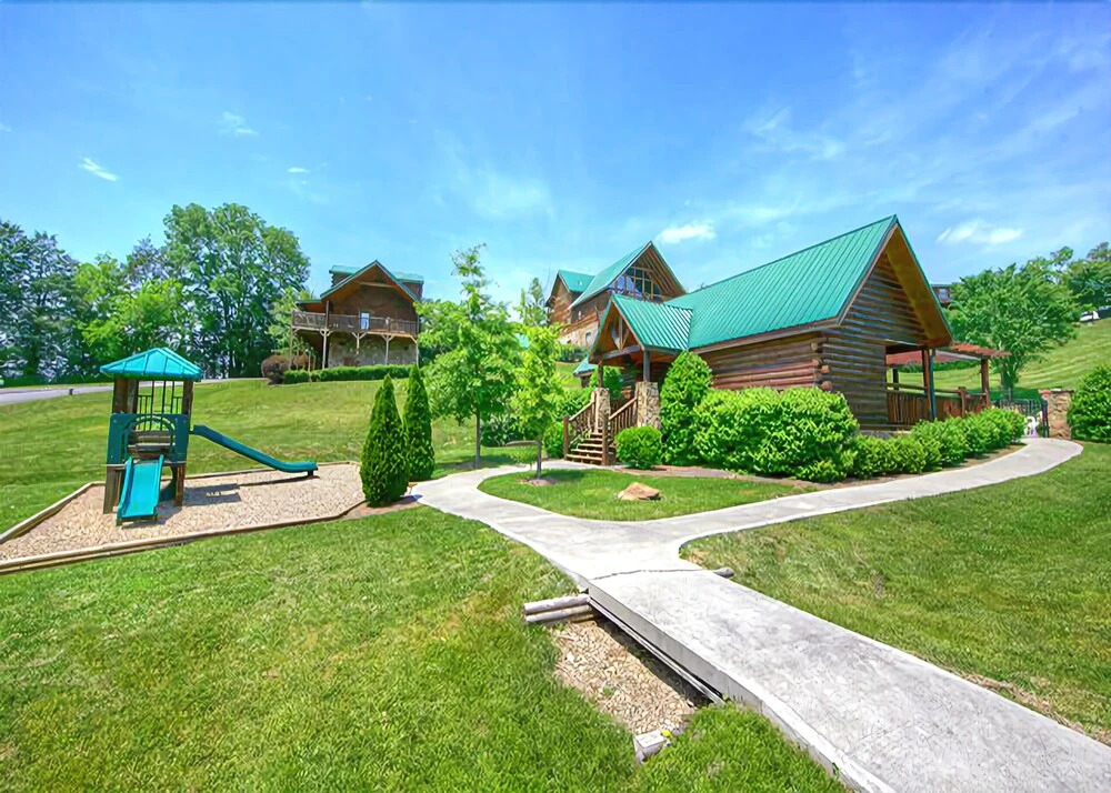 A Mountain Paradise 2 Bedroom Home with Hot Tub
