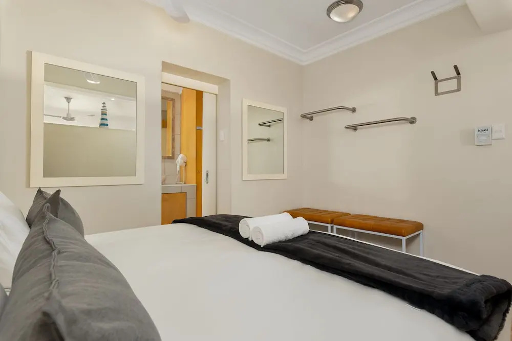 Caprice Court 6