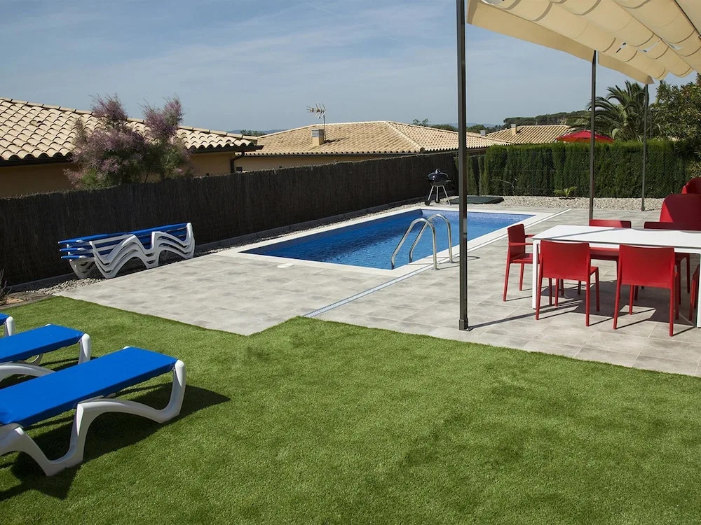 Exclusive Villa for 7 in l 'estartit With Private Pool in a Residential Area