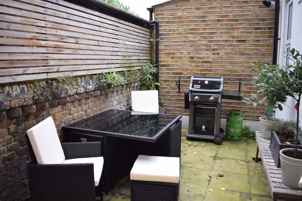 1 Bedroom Apartment With Patio in London
