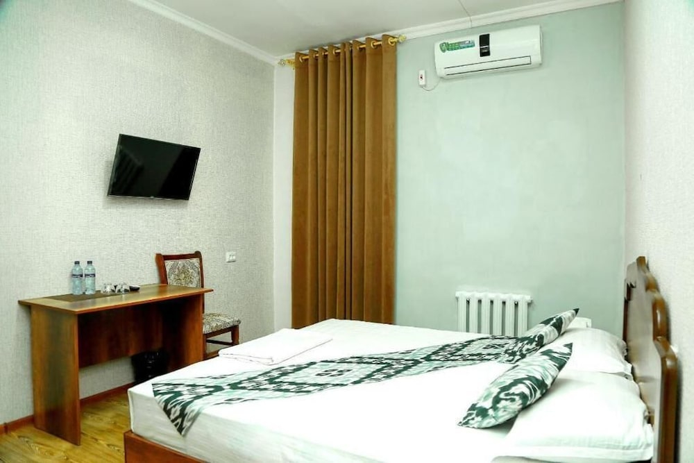 Hotel Mir