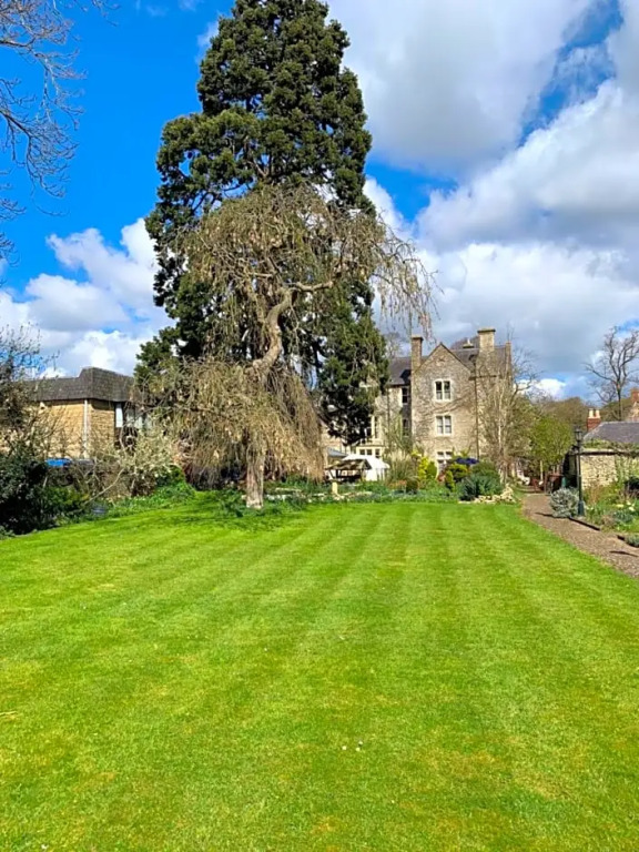 Littlebury Hotel