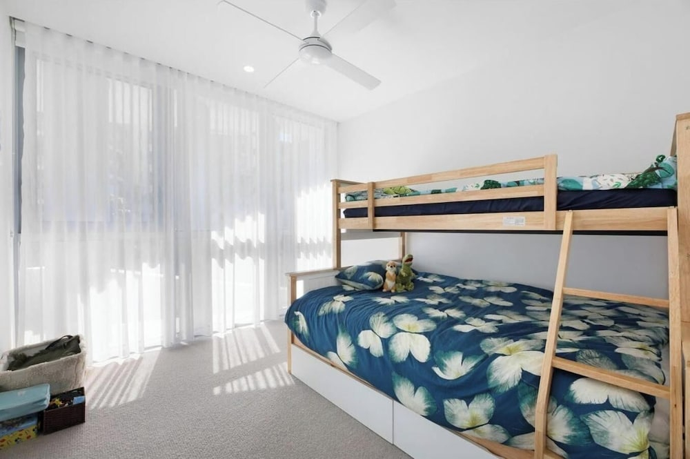 Luxury 2BR Palm Beach Apartment