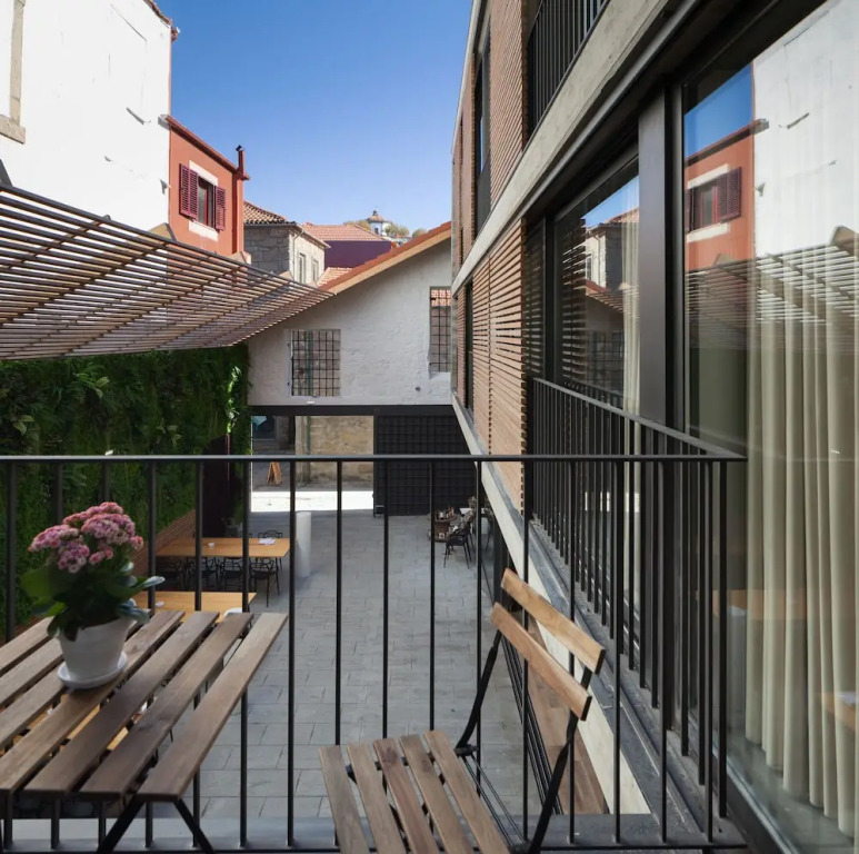 7 Gaia Roaster Apartments